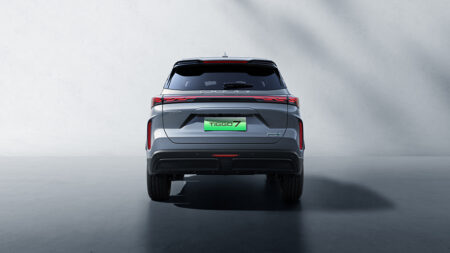 Chery Tiggo 7 PHEV skats no aizmugures