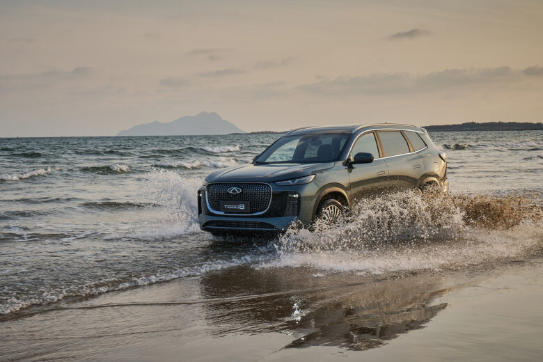 Chery Tiggo 8 ICE brauc pa pludmali