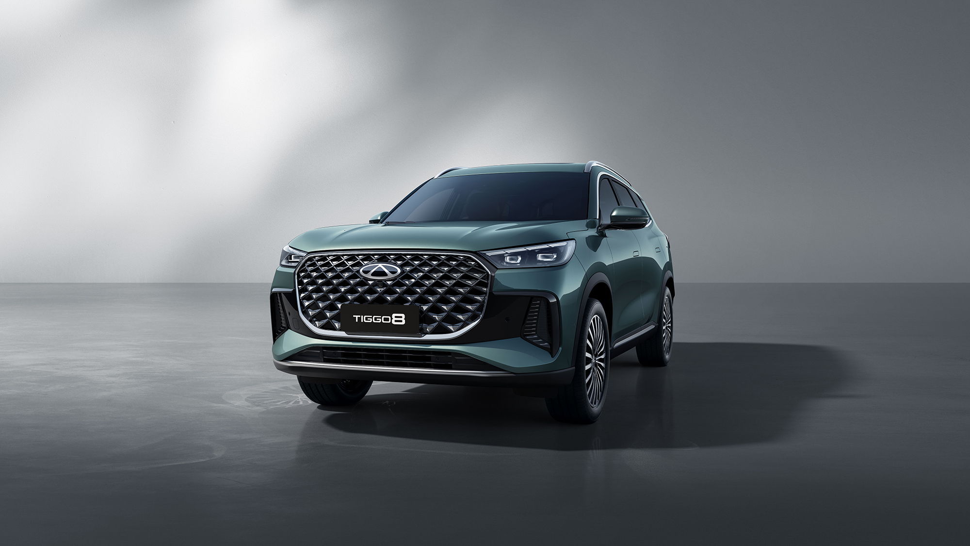 Chery Tiggo 7 PHEV izliekts dubultais ekrāns