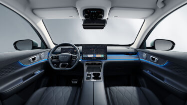 Chery TIGGO 8 ICE salons melnā krāsā